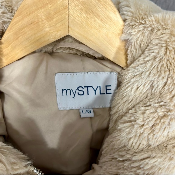 3 for $20 Super soft, faux fur, plushy hoodie. Lined, Roomy & warm. Size L - Picture 3 of 8